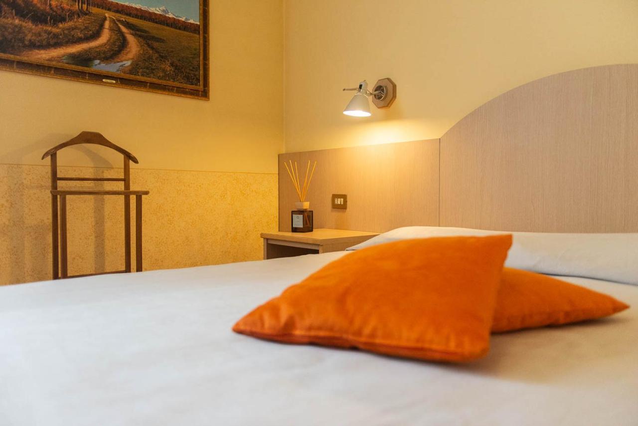 Hotel Europa Chivasso Kültér fotó